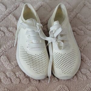 CROCS White Athletic Shoes Lightweight Breathable